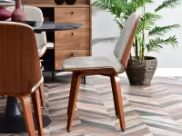 Drewniane krzesło VINCE BEŻOWE - orzechowe nogi - wyjątkowa bryła
