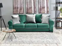 Orientalny dywan KANETTO ANTRACYT naturalny plamoodporny - w aranżacji z kanapą TOSCA