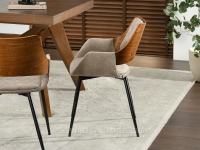 Krzesło do salonu MORGAN BEŻOWE Z WELURU I DREWNA ORZECH - elegancki design