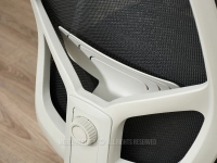 Ergonomiczny fotel biurowy LARGO CZARNY PODSTAWA SZARY - regulacja odcinka lędźwiowego 