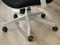 Ergonomiczny fotel biurowy LARGO CZARNY PODSTAWA SZARY - stabilna podstawa na kółkach