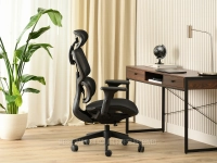 Fotel biurowy ergonomiczny CZARNY MESH HANOI - w aranżacji z biurkiem NILS