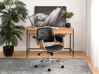 Fotel biurowy drewniany DUCK DĄB CZARNY - CHROM - fotel w aranżacji z biurkiem UNIF