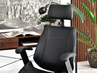 CZARNY fotel biurowy FRANK z ekoskóry ANTIC i drewna - fotel do biurka z zagłówkiem