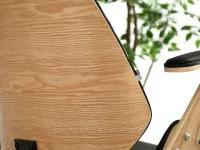 Obrotowy fotel biurowy FRANK ekoskóra drewno DĄB - CZARNY - drewniane detale