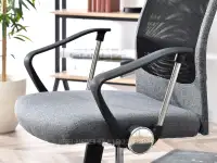 Szary fotel obrotowy do komputera KOBE Z TKANINY I SIATKI MESH - nowoczesna forma