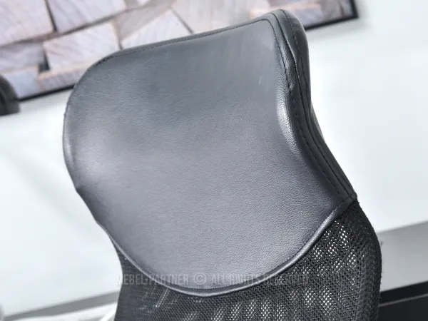 Fotel biurowy z siatką wygodny dla kręgosłupa