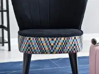 Fotel ARMI CZARNY + KOLOROWA KRATKA na czarnej nodze - komfortowe siedzisko