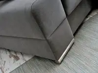Fotel tapicerowany BEVERLY - chromowane nózki polerowane na wysoki połysk