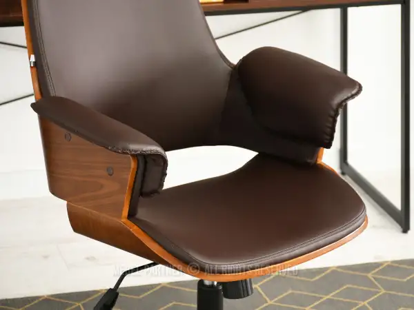 Komfort i styl: Fotel biurowy z regulacją w brązowej skórze ekologicznej