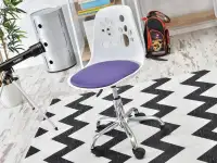 Fotel dziecięcy do biurka FOOT biało - fioletowy - w aranżacji z zestawem DALEN