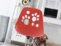 Designerski fotel obrotowy dla dzieci FOOT czerwono - czarny - detale