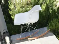Produkt: Krzesło bujane tarasowe mpa roc biały tworzywo, podstawa chrom-buk