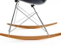 Krzesło bujane inspirowane MPA ROC CZARNE- widok szczegółowy na podstawę z bukowymi płozami.