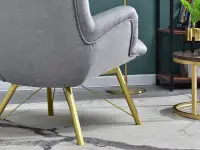 Fotel tapicerowany DALTON SZARY ZE ZŁOTYMI NOGAMI - charakterystyczne detale