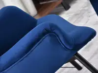 Pikowany fotel DALTON GRANATOWY Z WELURU na czarnej nodze - detale
