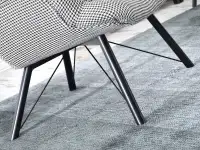Designerski fotel DALTON PEPITKA na czarnej metalowej nodze - metalowa podstawa