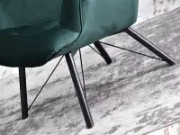Pikowany fotel DALTON ZIELONY Z WELURU na czarnej nodze - metalowa podstawa