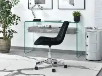 Krzesło obrotowe z pikowanym siedziskiem ELIOR czarny velvet - w aranżacji z konsolą OPAL