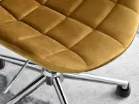Fotel obrotowy z weluru ELIOR ZŁOTY NA NODZE CHROM - pikowanie