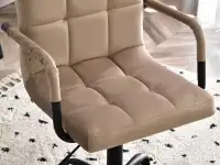 Pikowany mały fotel ELIS BEŻOWY WELUR - charakterystyczne detale