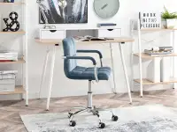 Fotel biurowy ELIS NIEBIESKI NA STELŻU CHROM z kółkami - w aranacji z biurkiem MALMO i regłami JENS