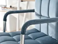 Fotel biurowy ELIS NIEBIESKI NA STELŻU CHROM z kółkami - charakterystyczne detale