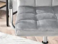 Obracany fotel na kółkach ELIS SZARY welurowy do biura - charakterystyczne detale