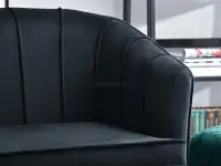 Fotel kubełkowy ESTEL CZARNY welurowy na czarnych nóżkach - komfortowe podłokietniki