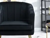 Fotel z miękkim siedziskiem ESTEL CZARNY WELUR GLAMOUR - charakterystyczne detale