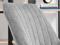 Fotel na biegunach FLEUR SZARY tapicerowany na płozie buk - charakterystyczne detale