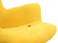 Fotel w nowczesnym stylu do salonu FLORI żółty - buk - podłokietnik