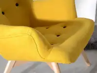Fotel w nowczesnym stylu do salonu FLORI żółty - buk - detal siedziska