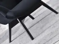 Fotel FLORI CZARNY z pikowanego weluru na czarnej nodze - drewniana podstawa
