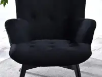 Fotel FLORI CZARNY z pikowanego weluru na czarnej nodze - wygodne siedzisko