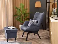 Fotel wypoczynkowy FLORI SZARY GARANAT Z CZARNYMI NOGAMI - w aranżacji z pufa MALMO