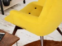 Stylowy fotel uszak na drewnianej podstawieFLORI - jakość tkaniny