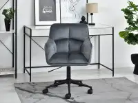 Pikowane krzesło obrotowe ISLA GRAFITOWE NA CZARNEJ NODZE - w aranżacji z biurkiem UNIF
