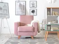 Skandynawski fotel z podłokietnikami KADI różowy - przód fotela