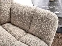 Nowoczesny fotel obrotowy KIRA BEŻOWY BOUCLE - wysoka jakość tkaniny baranek