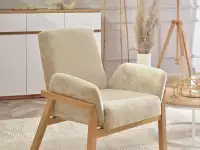 Fotel do salonu LAO BEŻ - DREWNIANE NOGI - fotel z podłokietnikami