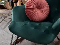 Fotel bujany LAUREN ZIELONY BUTELKOWY NA PŁOZACH ORZECH - komfortowa forma
