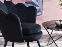 Fotel LAZAR Z CZARNEGO WELURU na czarnych nogach - charakterystyczne detale