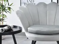 Fotel z weluru LAZAR SZARY na czarnych nogach do salonu - charakterystyczne detale