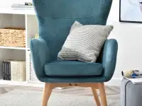 Designerski fotel LETA TURKUSOWY na bukowych nogach - wygodne siedzisko