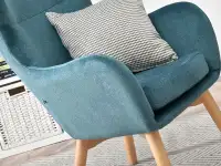 Designerski fotel LETA TURKUSOWY na bukowych nogach - wyprofilowane podłokietniki