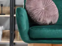 Nowoczesny fotel uszak LETA ZIELONY na nodze buk do salonu - wygodne podłokietniki