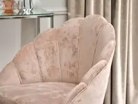 Przytulny fotelik welurowy LISA STAR PUDROWY - CHROM - charakterystyczne detale