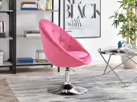 Fotel welurowy LOUNGE 3 RÓŻOWY NA CHROMOWANEJ NODZE - fotel welurowy różowy w aranżacji ze stolikiem AMIN XL