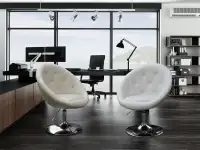 Fotel wypoczynkowy LOUNGE 3 BIAŁY w nowoczesnym biurze.